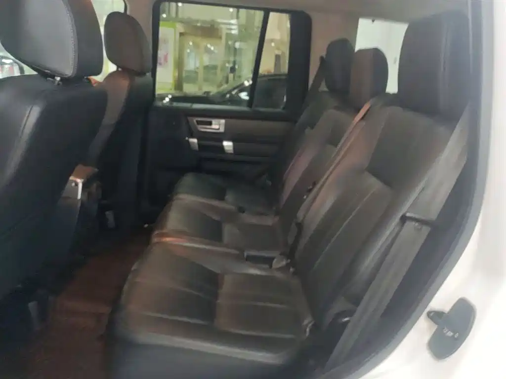 Land Rover Discovery 2015 3.0 SC V6 SE фото 17