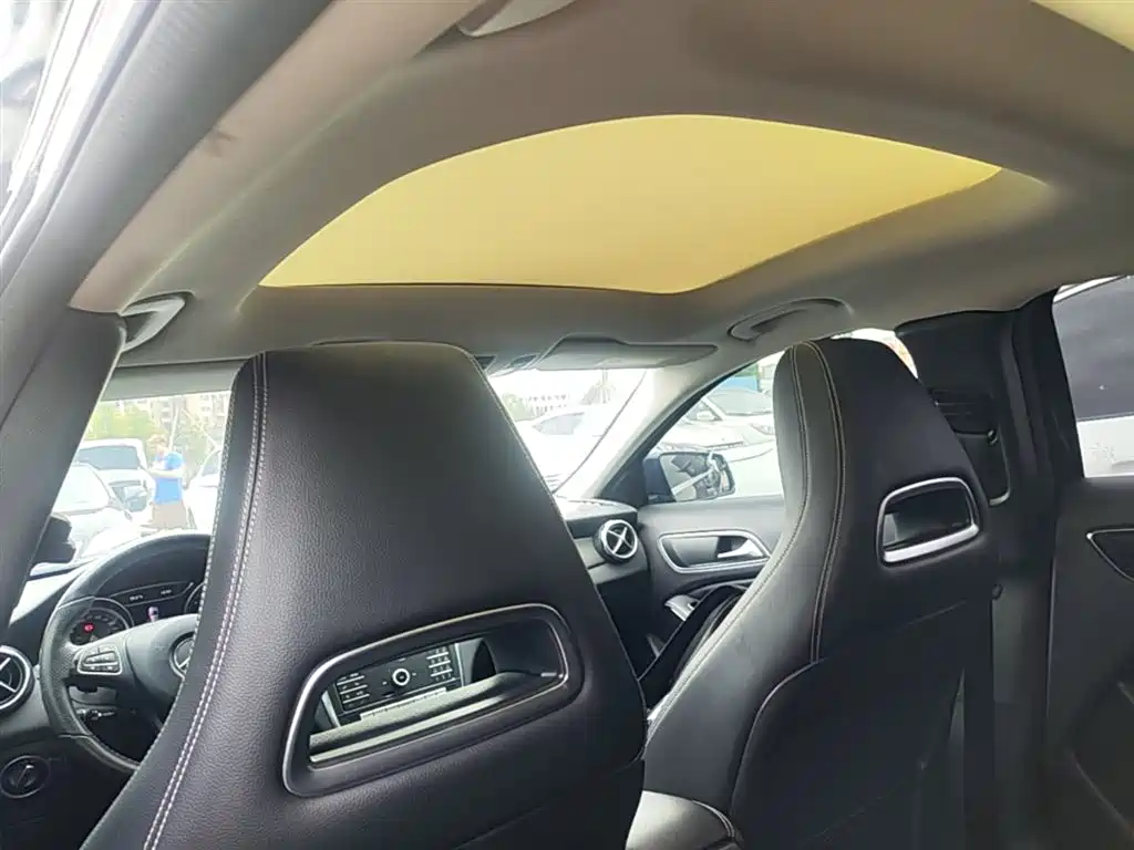 Mercedes-Benz GLA 2018 GLA 200 Dynamic фото 18