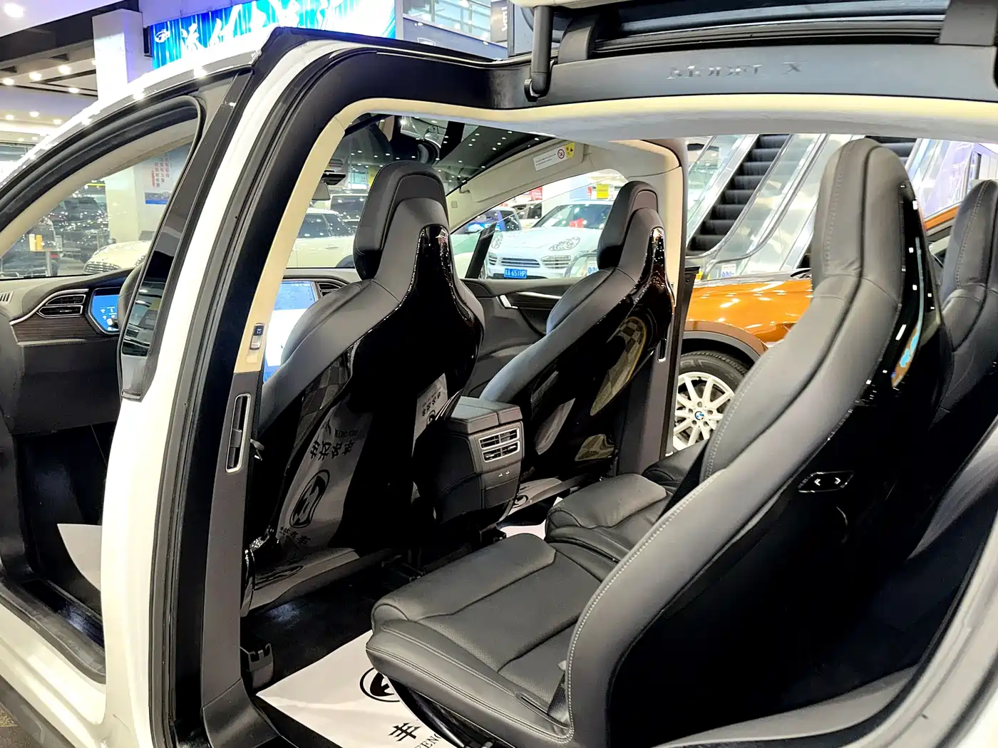 TESLA MODEL X