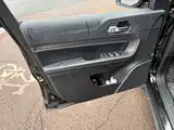 Photo 6 - Jeep Commander