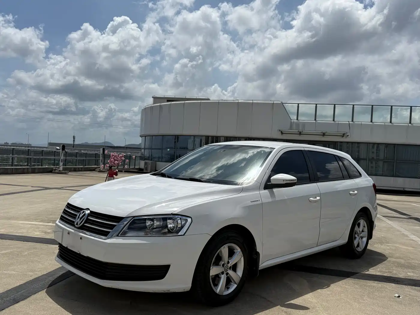 Volkswagen Lavida Tour 2013 1.6L Automatic Trend Style