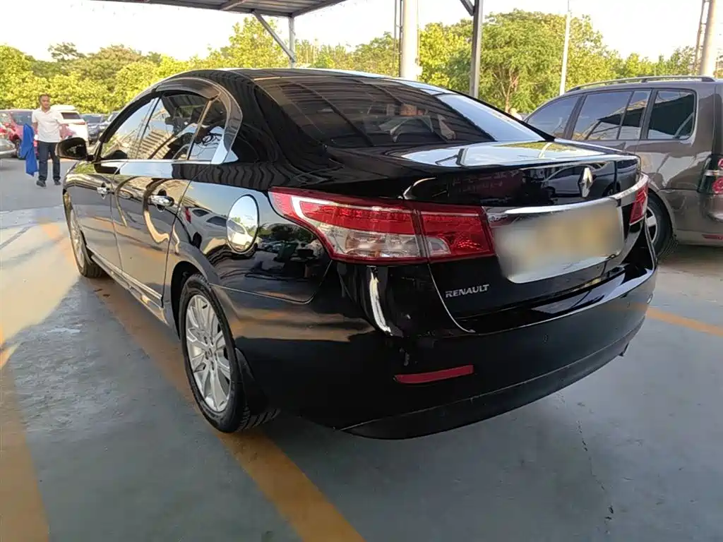 Renault Latitude 2016 2013 Facelift 2.0L CVT Luxury Edition