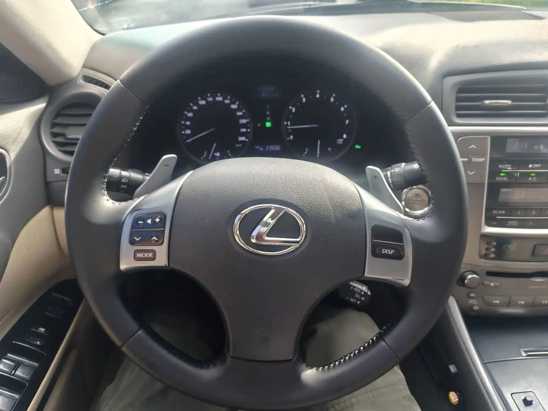 Фото 36 - Lexus IS