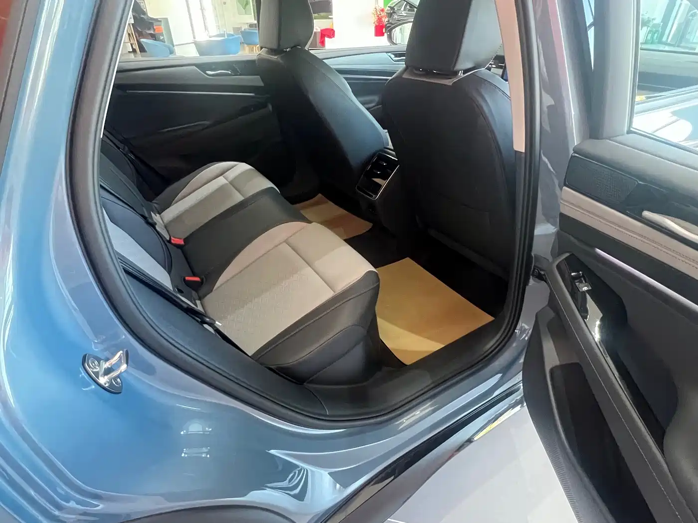 VOLKSWAGEN ID.7 VIZZION