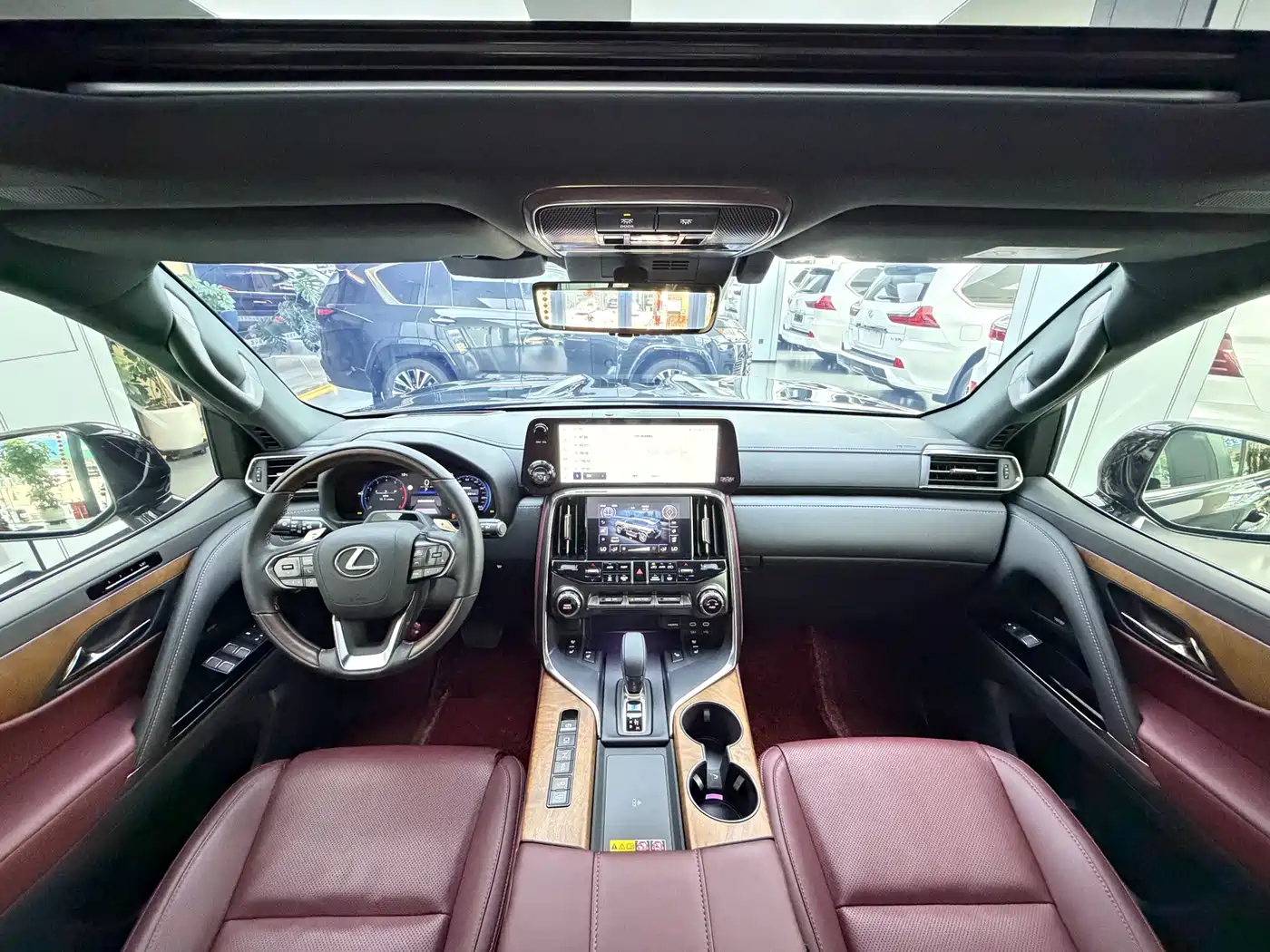 Lexus LX 2025 700h Boundary Edition фото 6