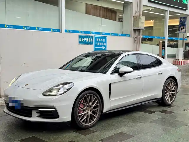 Porsche Panamera 2021