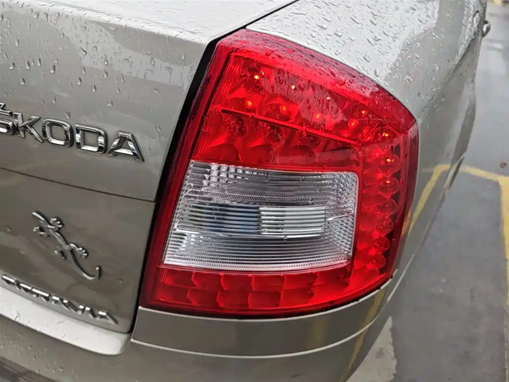Škoda Octavia 2014 2.0L Auto Yijie Edition фото 8