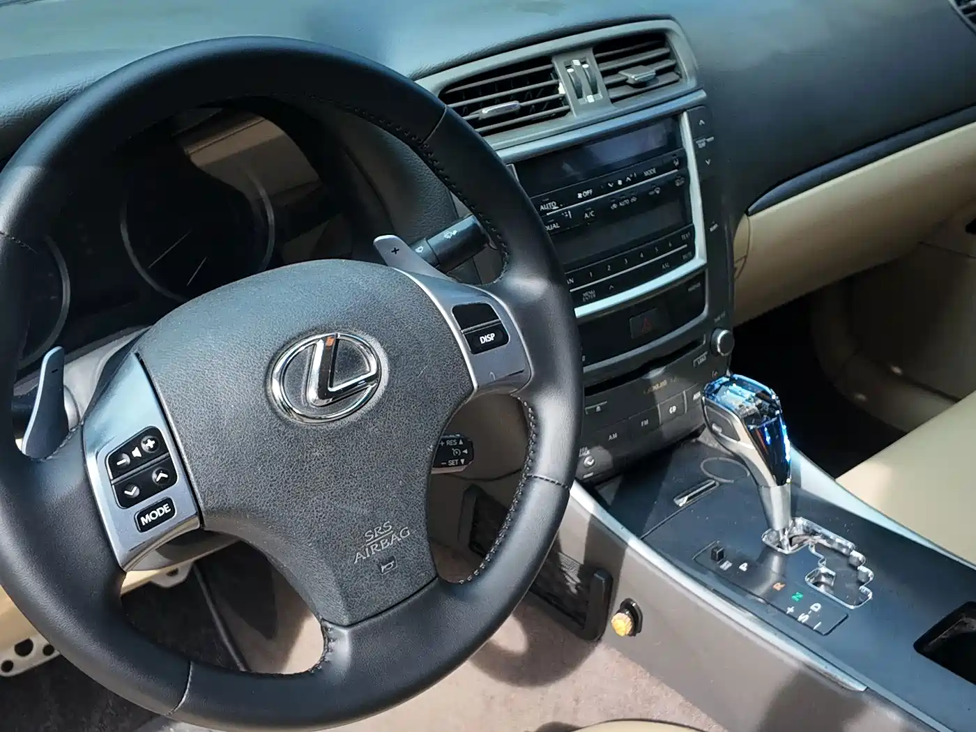 Фото 33 - Lexus IS
