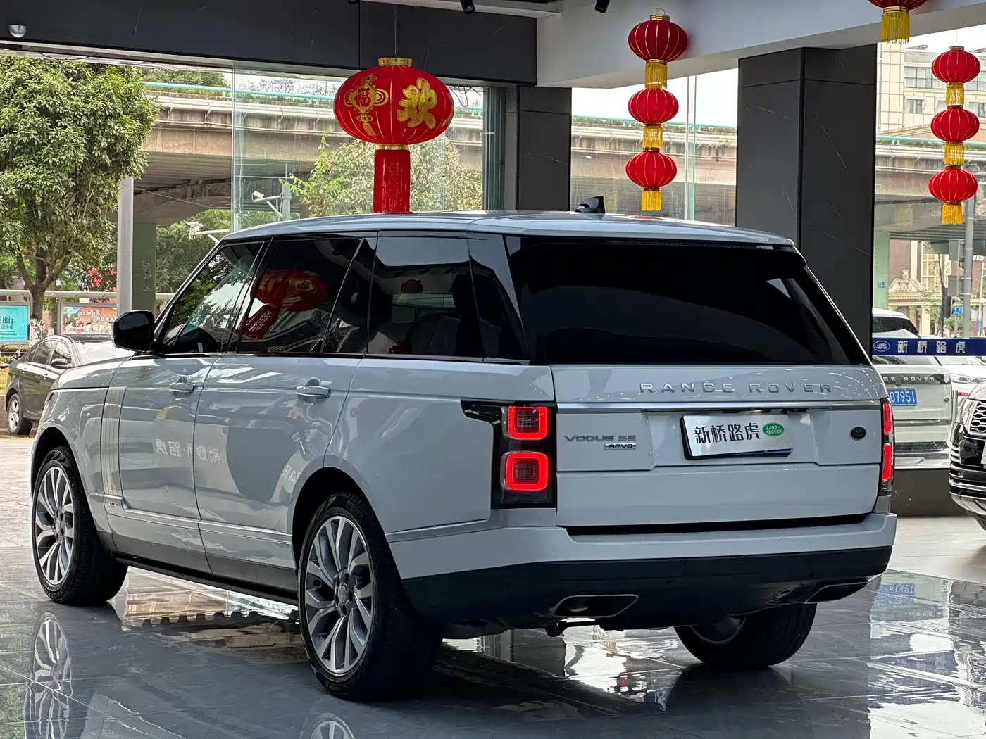 Land Rover Range Rover 2018 3.0 SC V6 Vogue SE Genesis Extended Edition фото 15