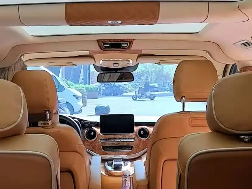 Mercedes-Benz V-Class 2017 Model V 260 L Premium Extended Edition фото 5