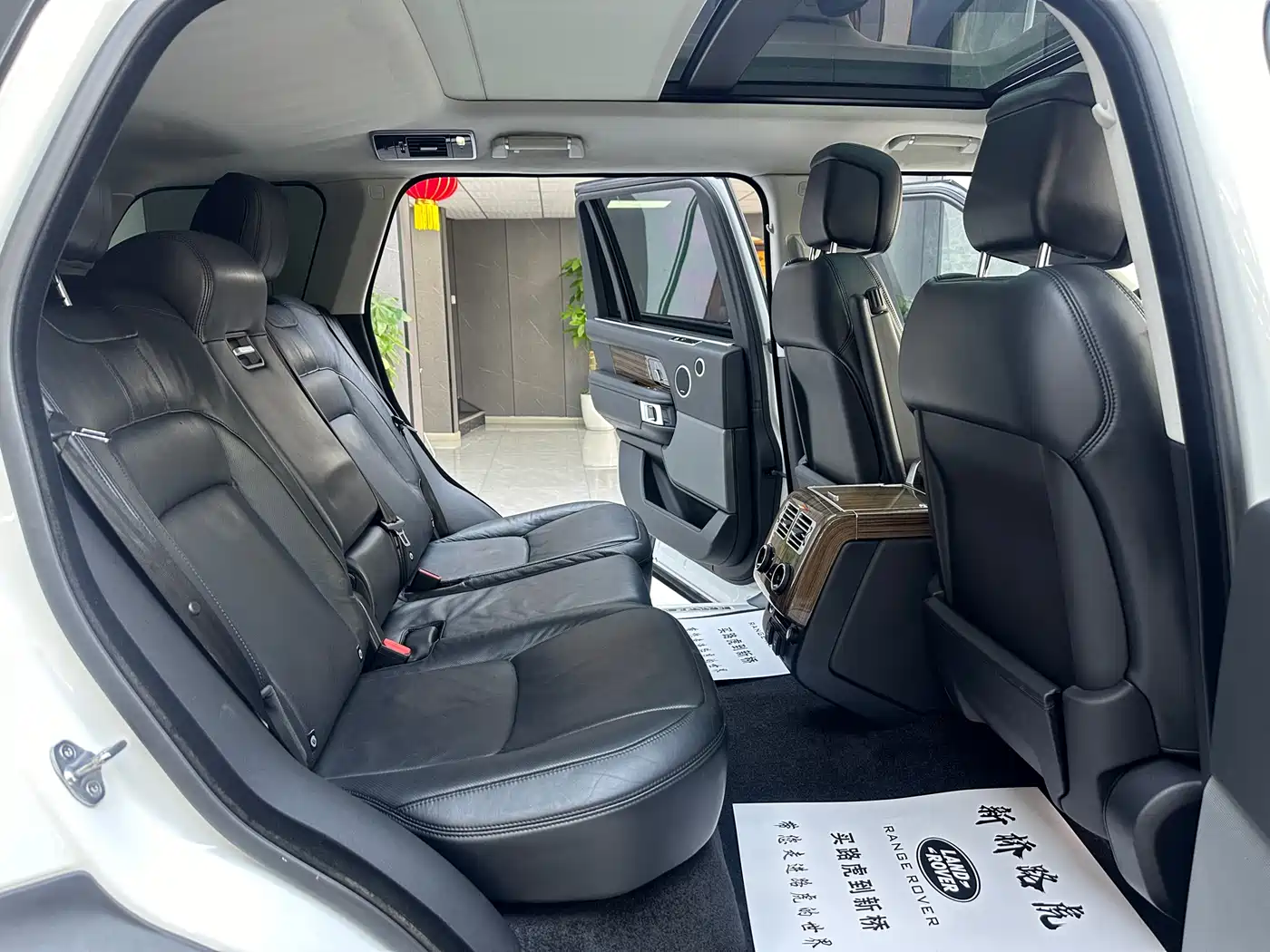 Land Rover Range Rover 2018 3.0 SC V6 Vogue SE Genesis Extended Edition фото 11