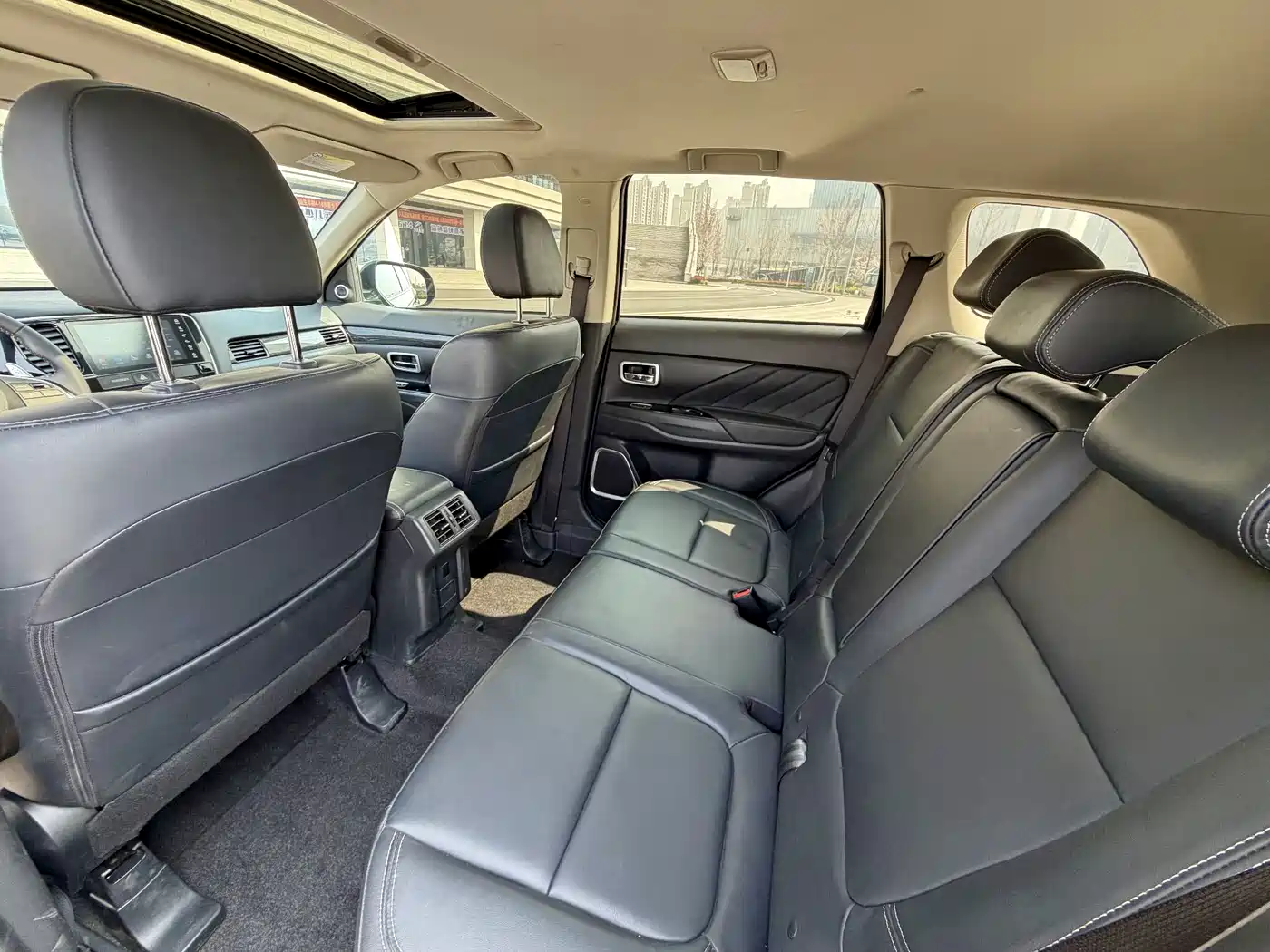 MITSUBISHI OUTLANDER