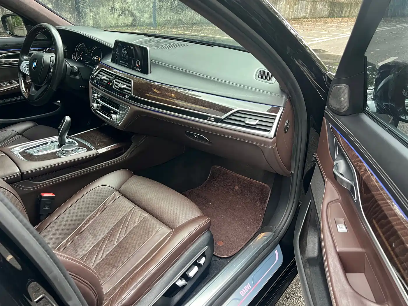 BMW 7 Series 2016 740Li Luxury фото 12