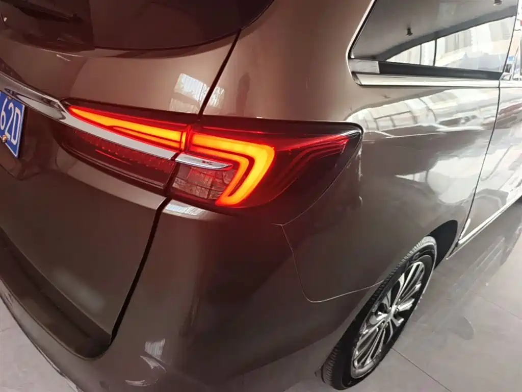 Фото 8 - Buick GL8