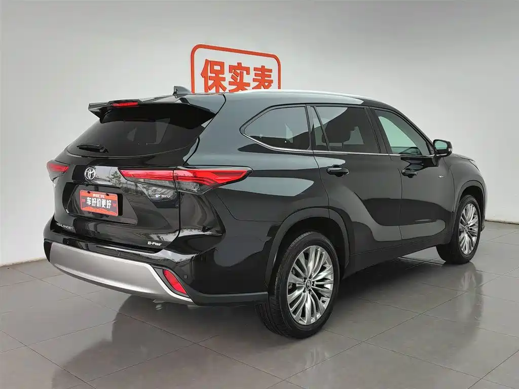 Toyota Highlander 2024 2.5L Smart Hybrid 4WD Premium 7-seater фото 2