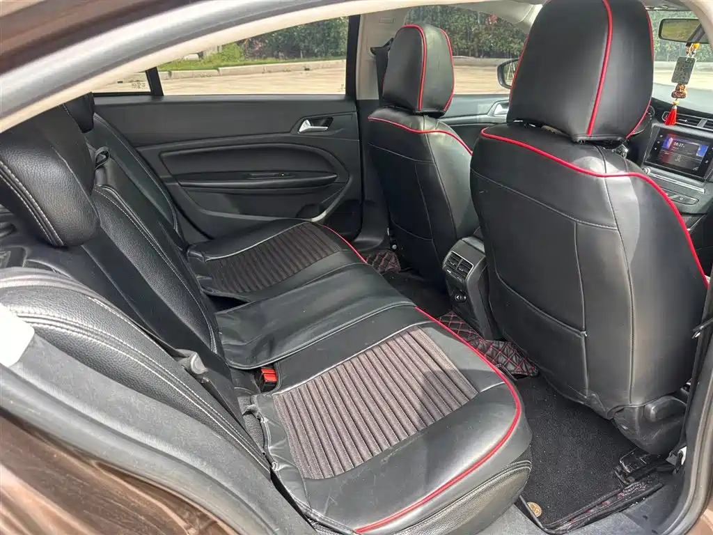Peugeot 408 2015 Model 1.2T Automatic Luxury Edition фото 7
