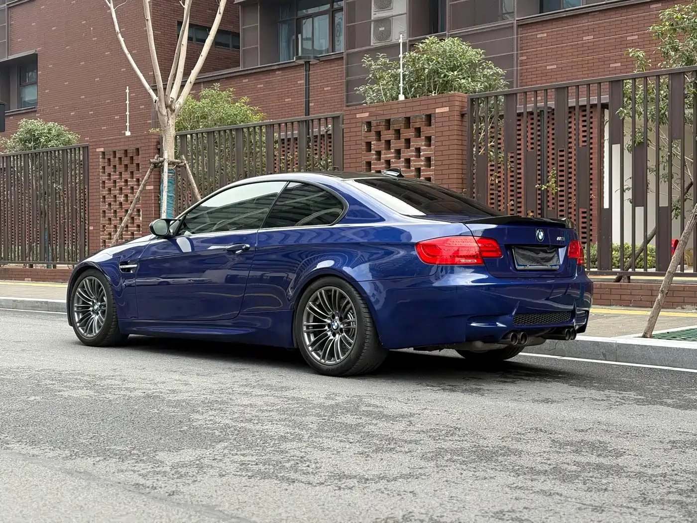 BMW M3 2011 M3 Coupe Carbon Fiber Roof Edition фото 5