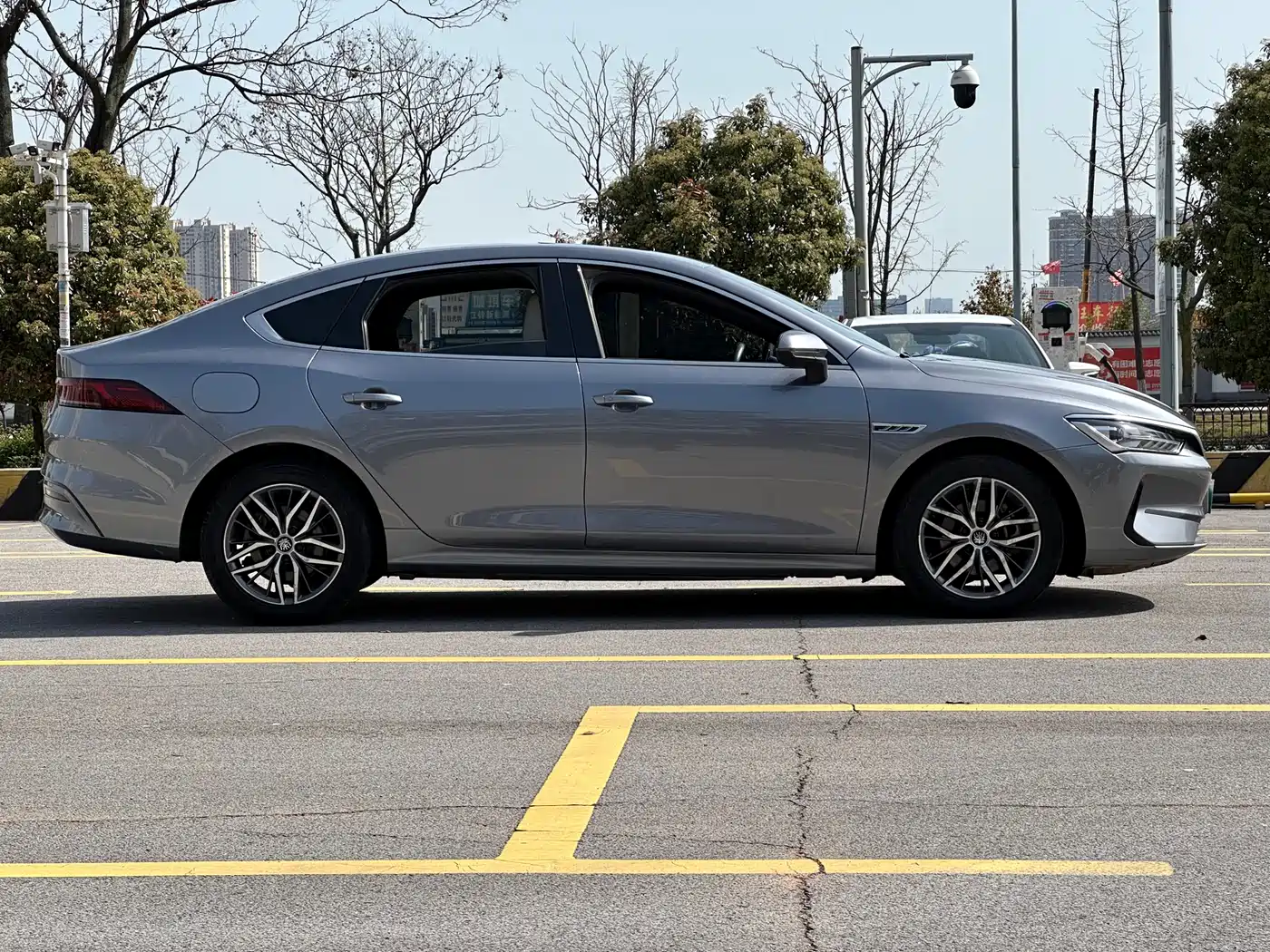 BYD Qin PLUS 2021 EV 400KM Luxury Model фото 4
