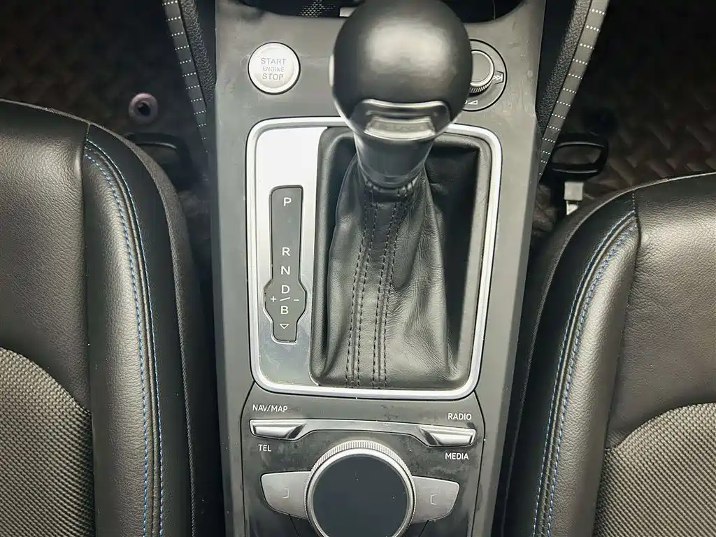 AUDI Q2L E-TRON
