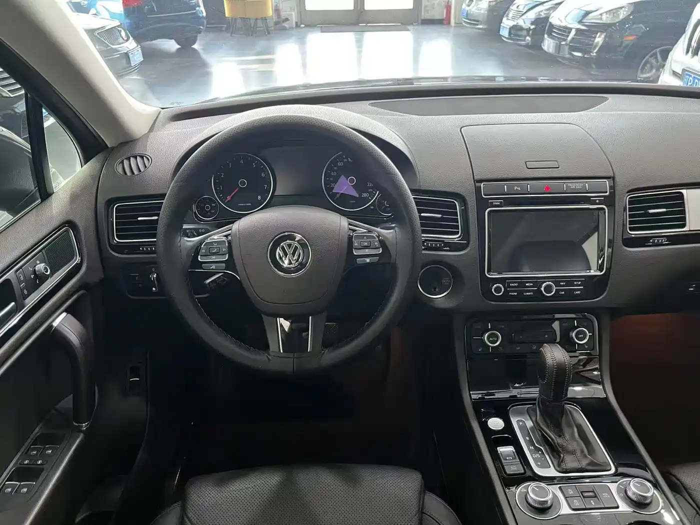 VOLKSWAGEN TOUAREG