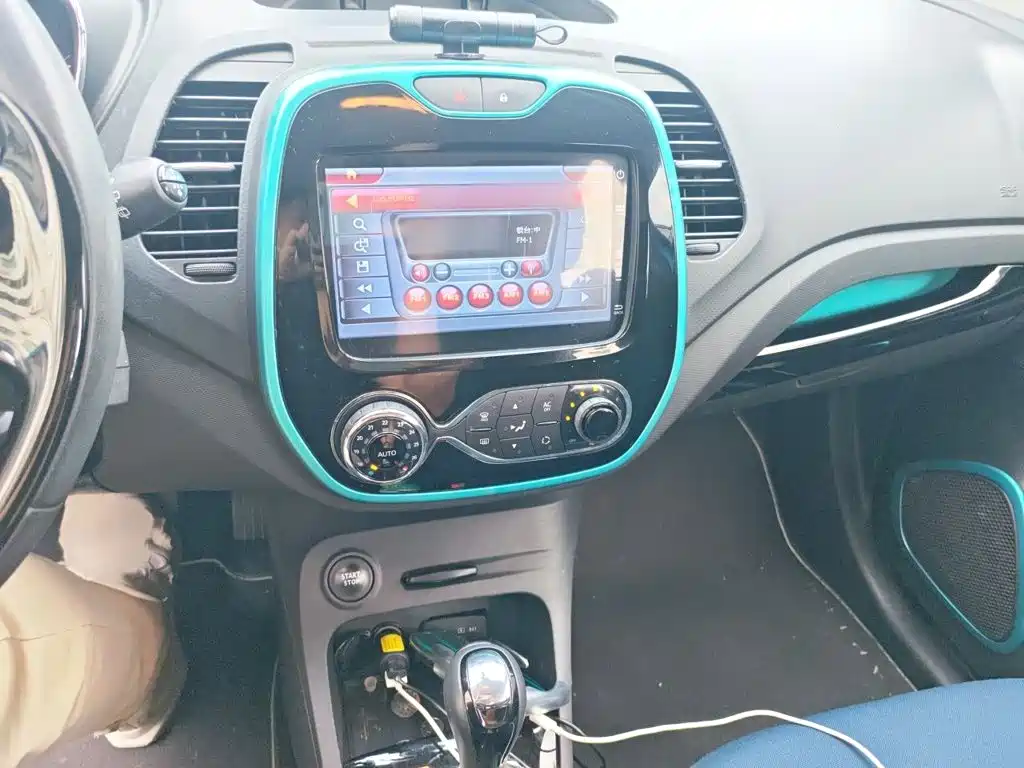 Renault Captur 2015 2015 1.2T Automatic Comfort Limited Edition