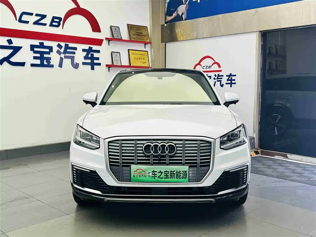 AUDI Q2L E-TRON