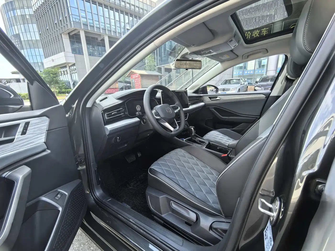Volkswagen Sagitar 2023 300TSI DSG Surpassing Edition фото 6