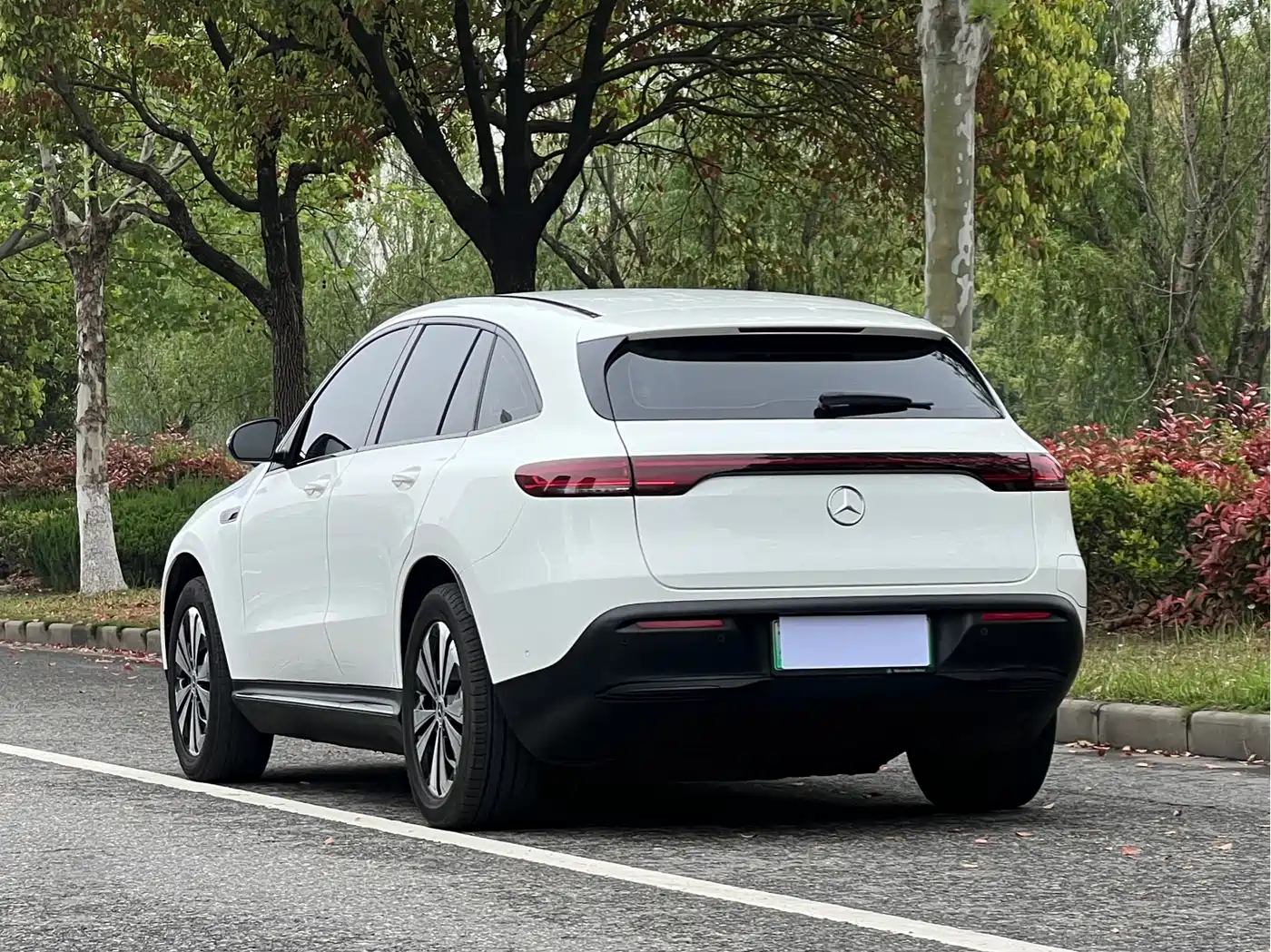 MERCEDES-BENZ EQC