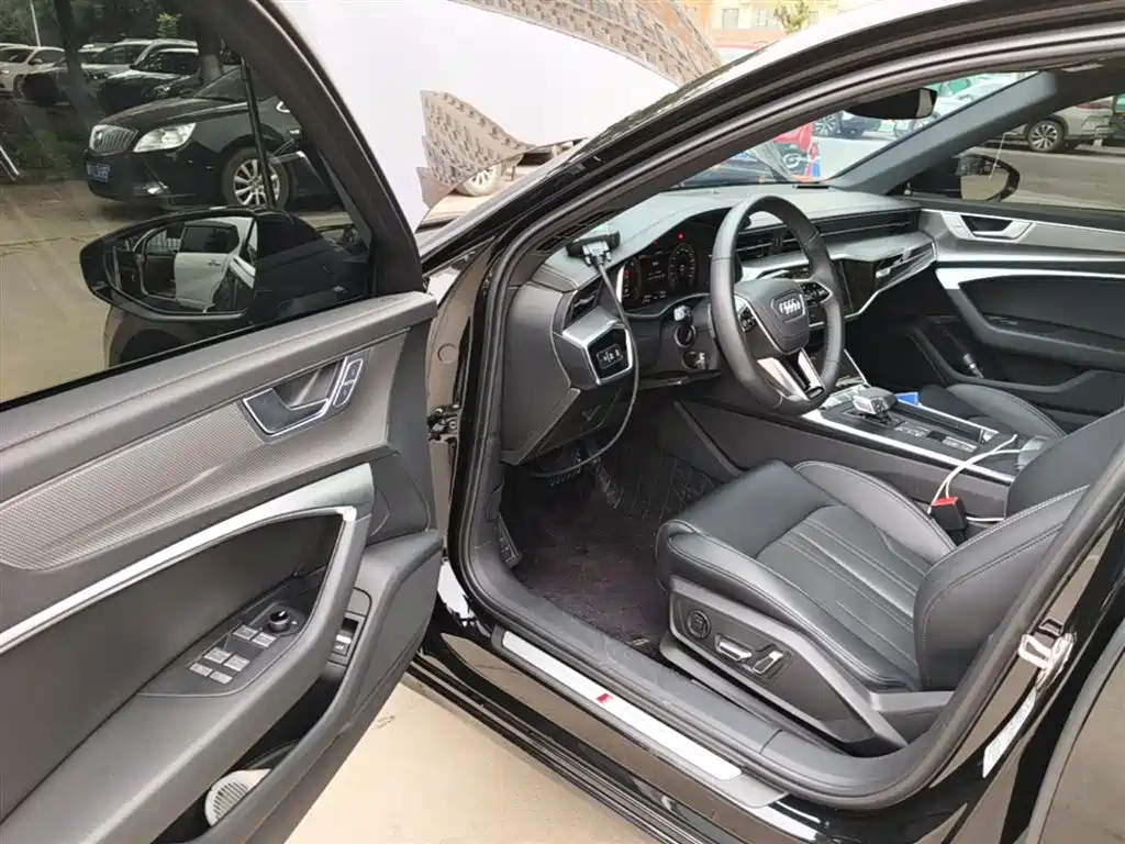 Audi A6L 2025 40 TFSI Luxury Sport фото 16