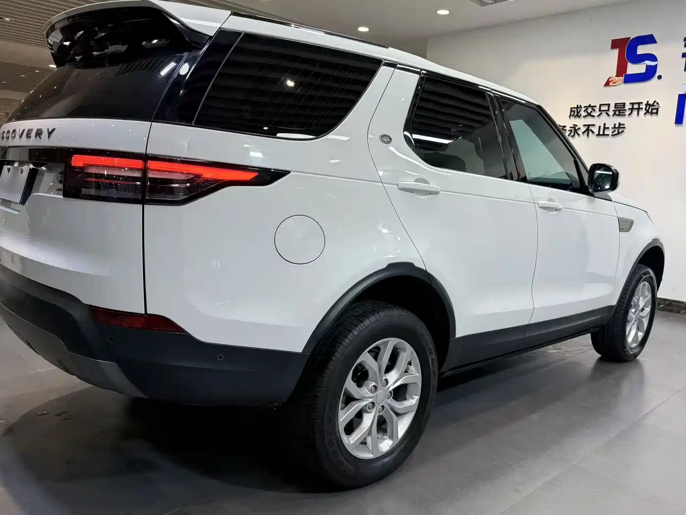Land Rover Discovery 2019 3.0 SC V6 SE фото 16