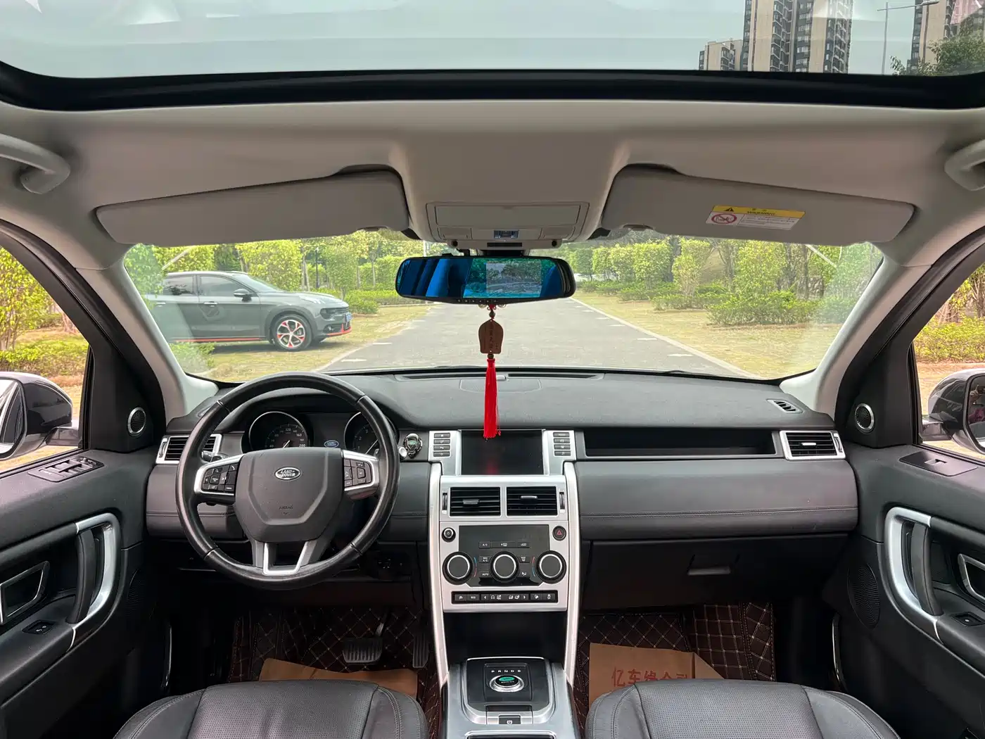 Land Rover Discovery Sport 2017 2.0T SE фото 10