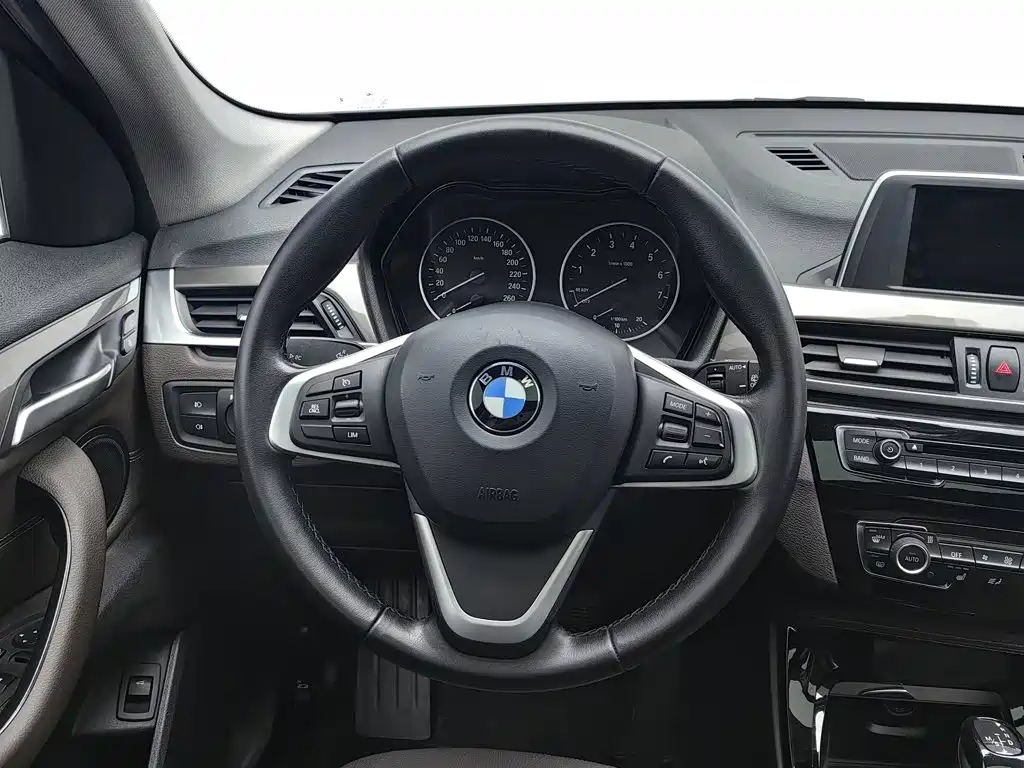 Фото 11 - BMW X1