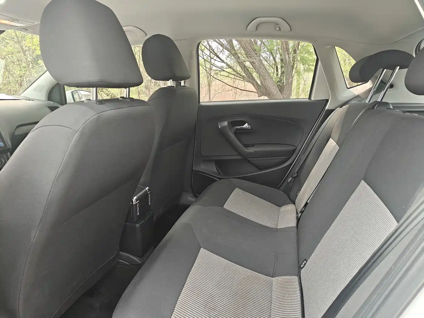 Volkswagen Polo 2016 1.4L Automatic Trend фото 5