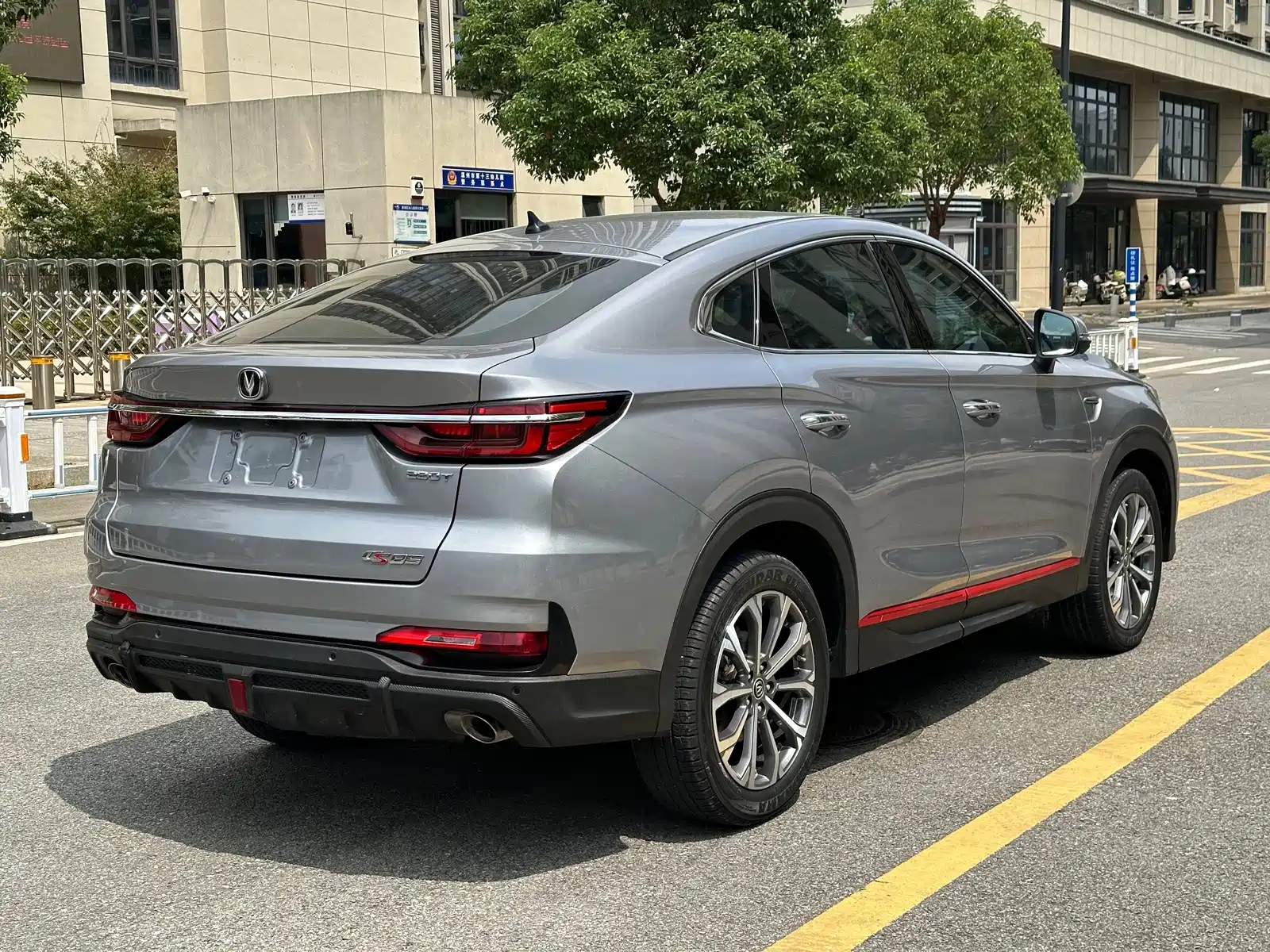 Фото 9 - Changan CS85