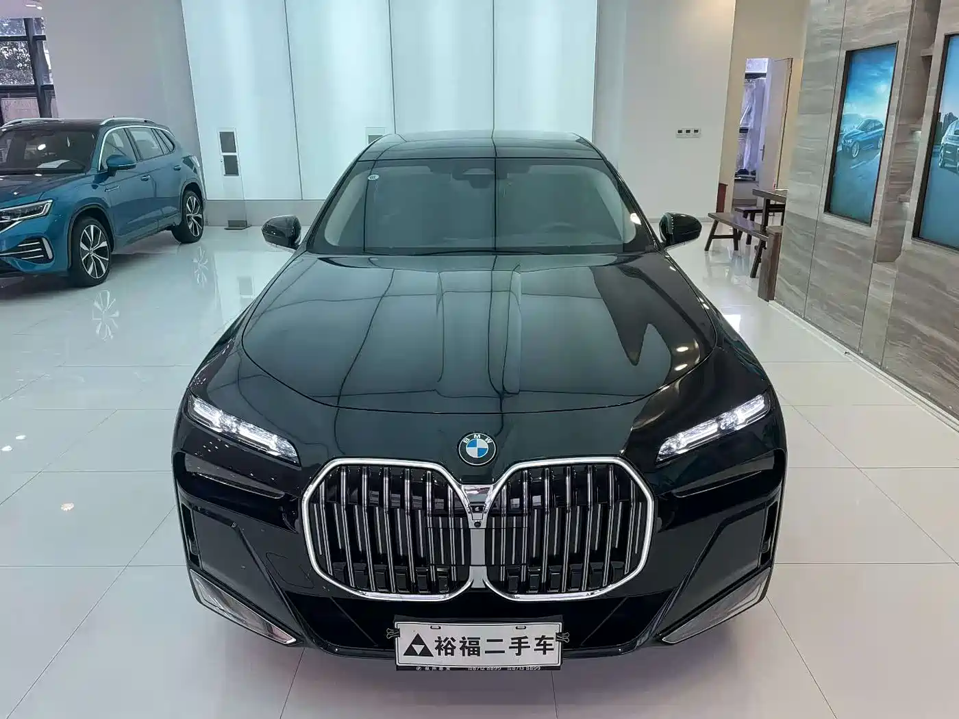BMW 7 Series 2023 Model 740Li Leading M Sport Package фото 2