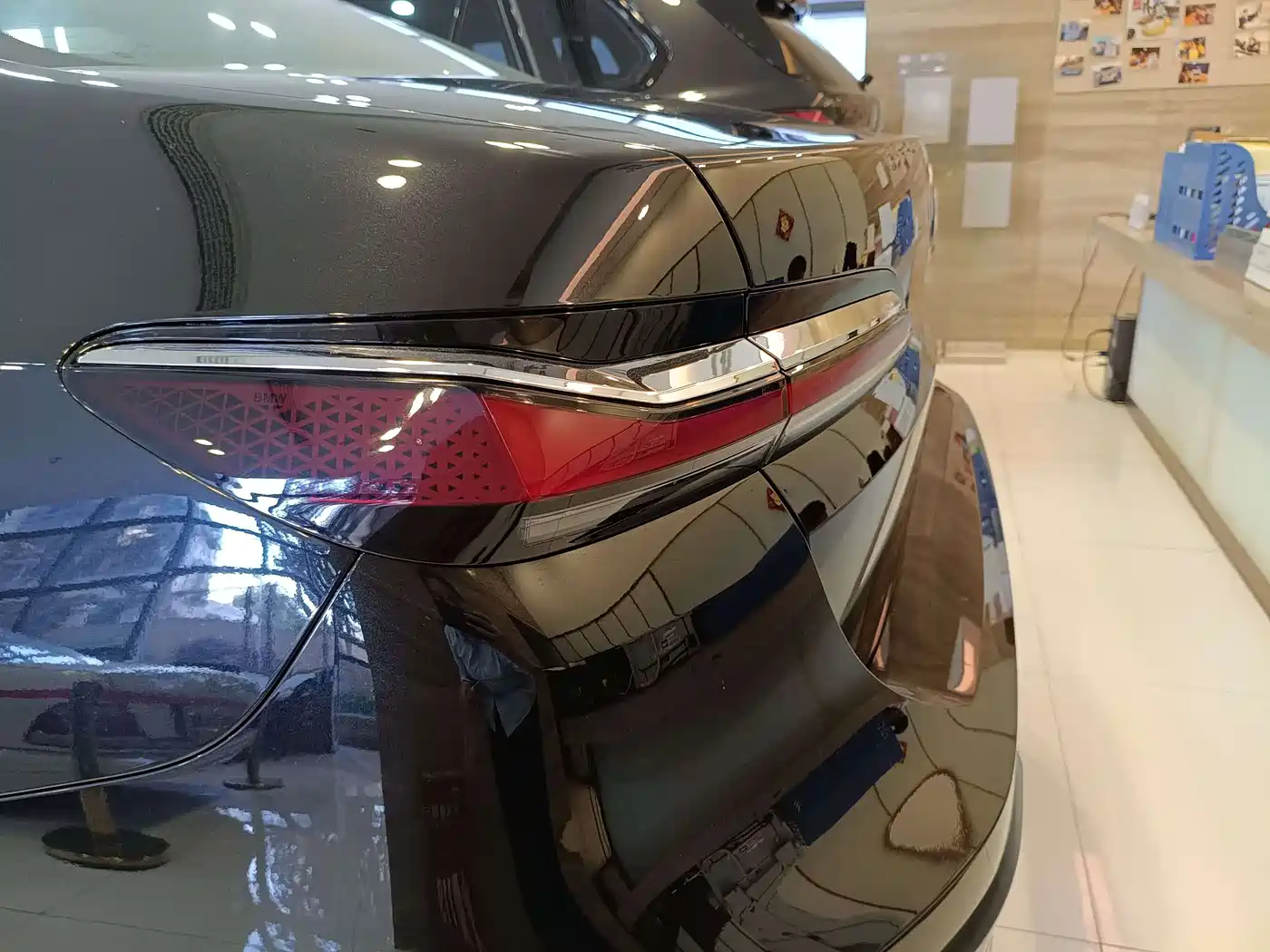 BMW 7 Series 2023 Model 740Li Leading M Sport Package фото 6