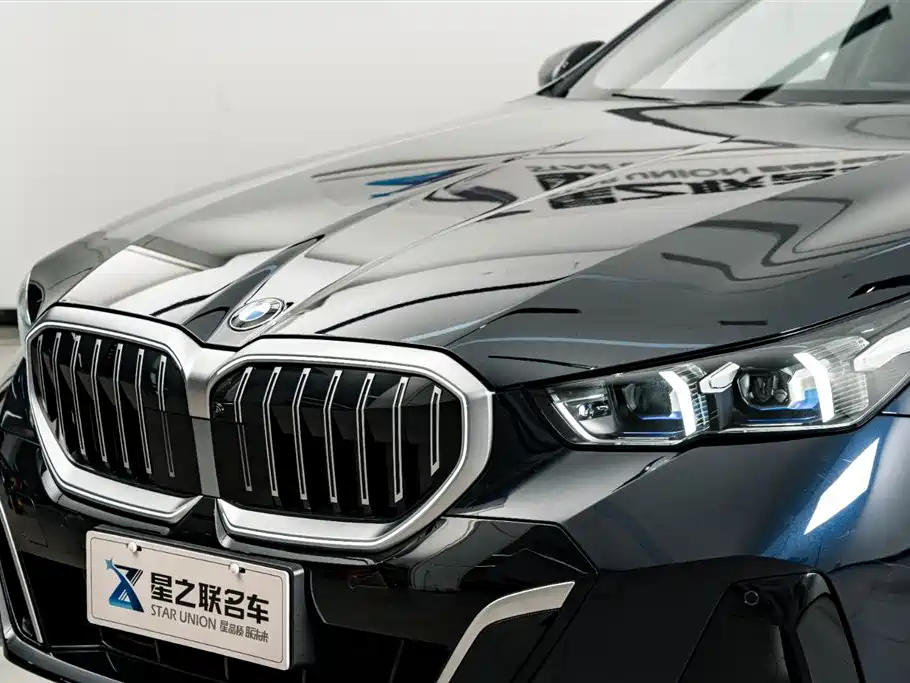 BMW 5 Series 2025 530Li Premium M Sport Package фото 4