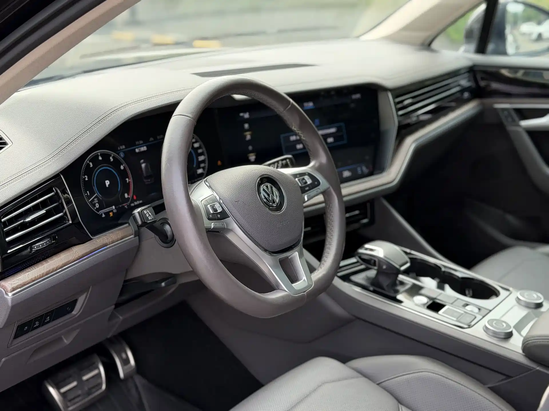 Фото 4 - Volkswagen Touareg