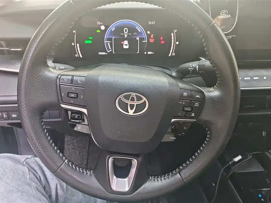 Toyota Camry 2024 Hybrid 2.0HGVP Luxury Edition фото 15