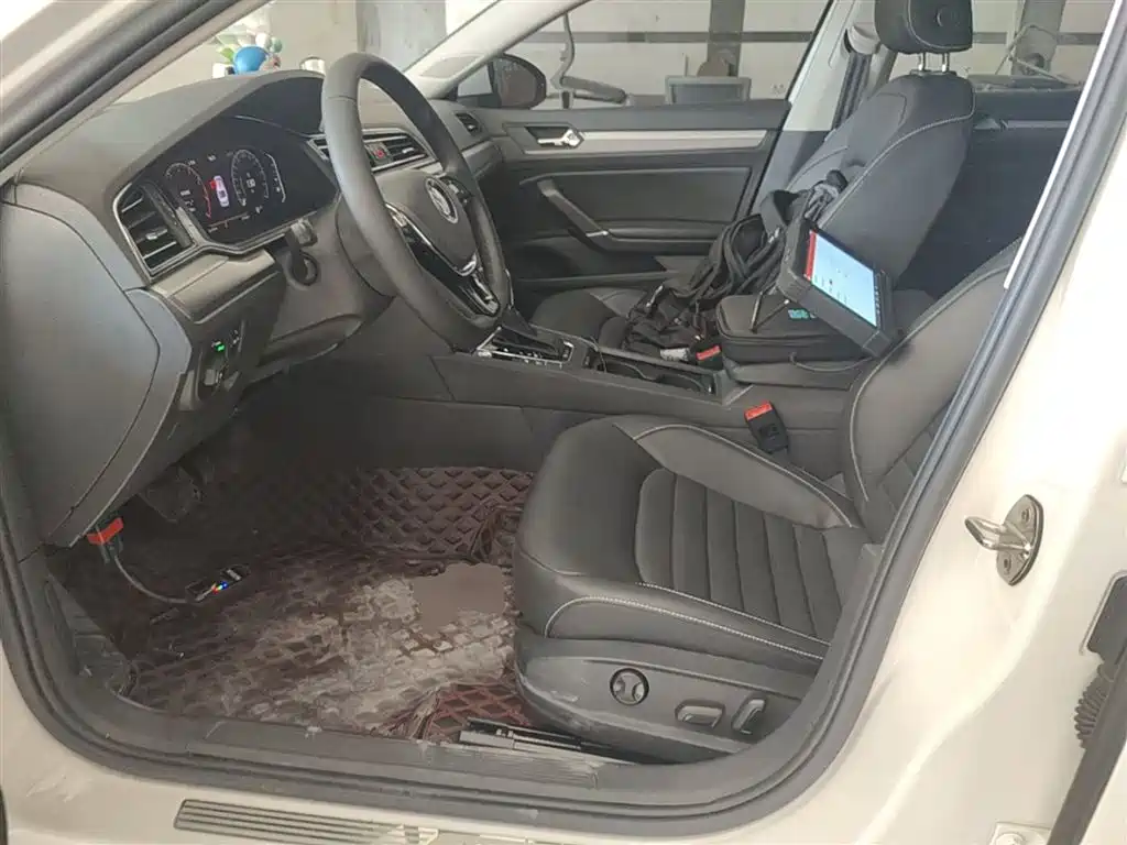VOLKSWAGEN LINGDU