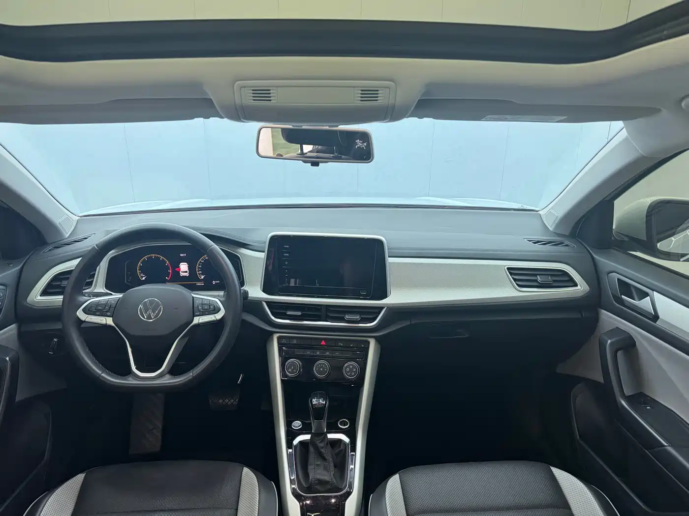 Volkswagen T-ROC 2023 280TSI DSG 2WD Time Edition фото 6