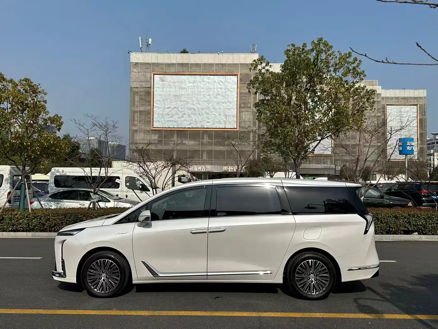 BUICK GL8 NEW ENERGY