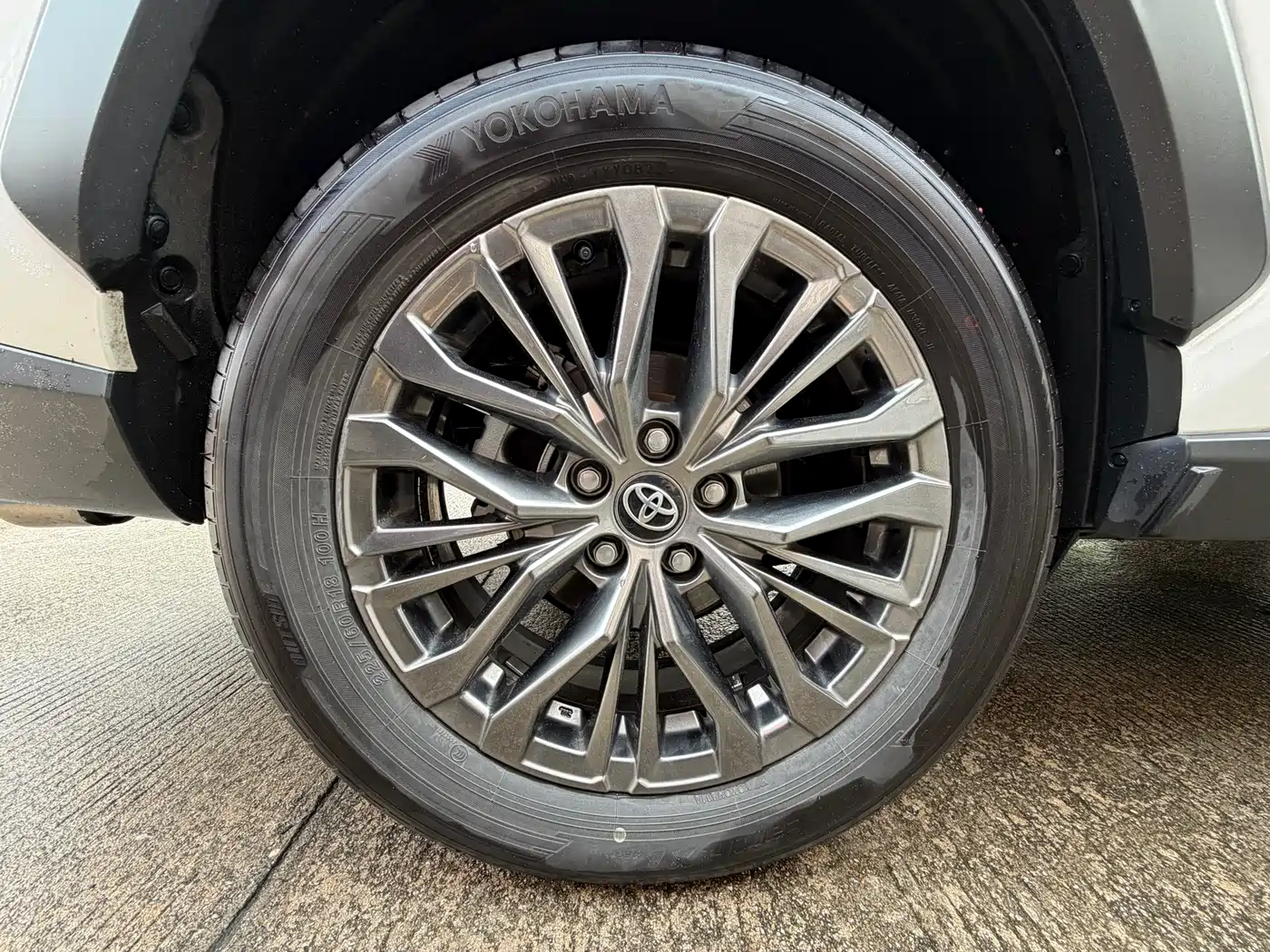 Toyota Wildlander 2023 Hybrid 2.5L E-CVT AWD Premium Edition фото 27