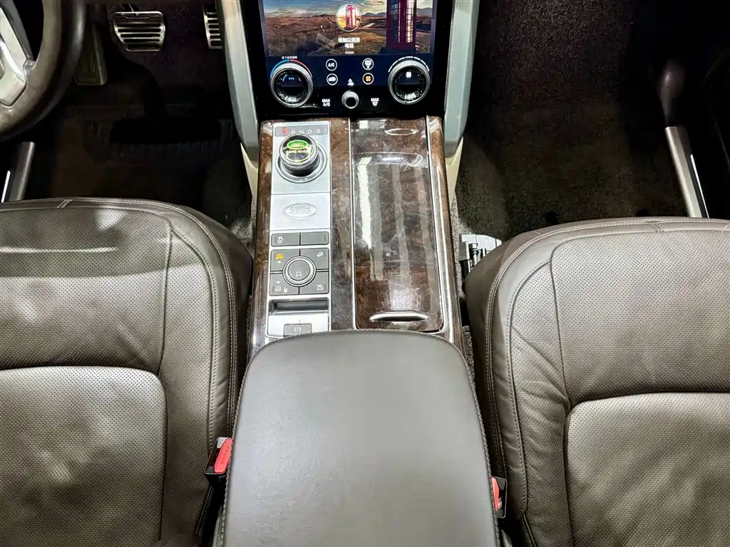 Land Rover Range Rover 2021 3.0 L6 Heritage Extended Classic Edition фото 20