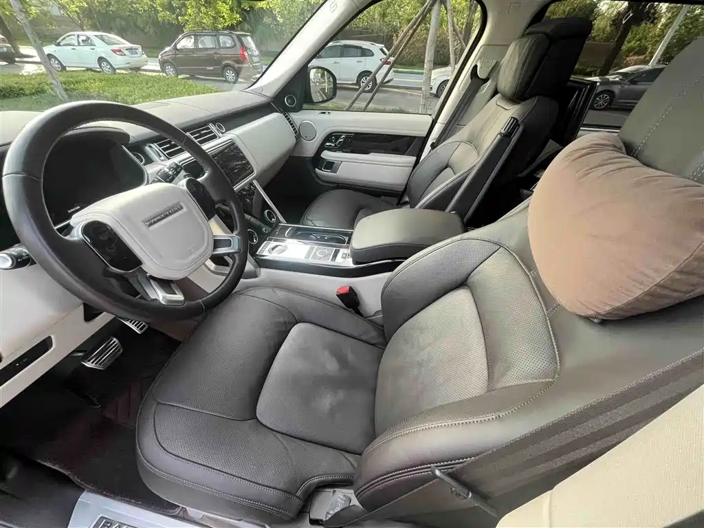 Land Rover Range Rover 2021 3.0 L6 Heritage Extended Classic Edition фото 9