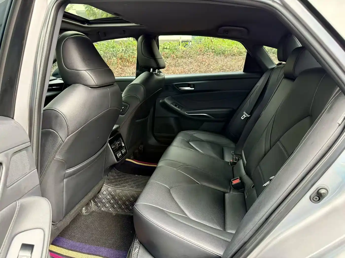 Toyota Avalon 2022 2.0L XLE Premium фото 8