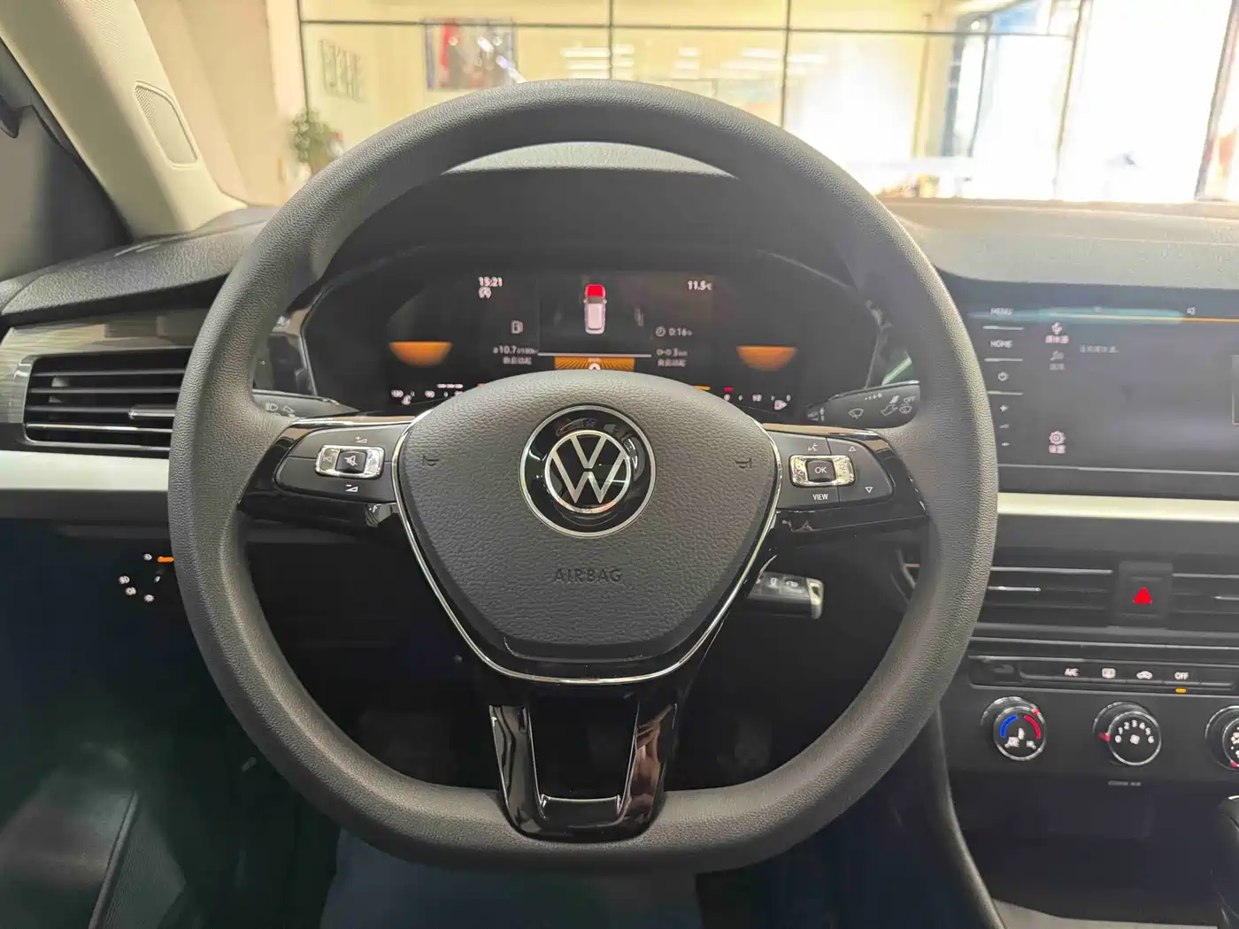 Volkswagen Lavida 2022 1.5L Auto Comfort Edition фото 15