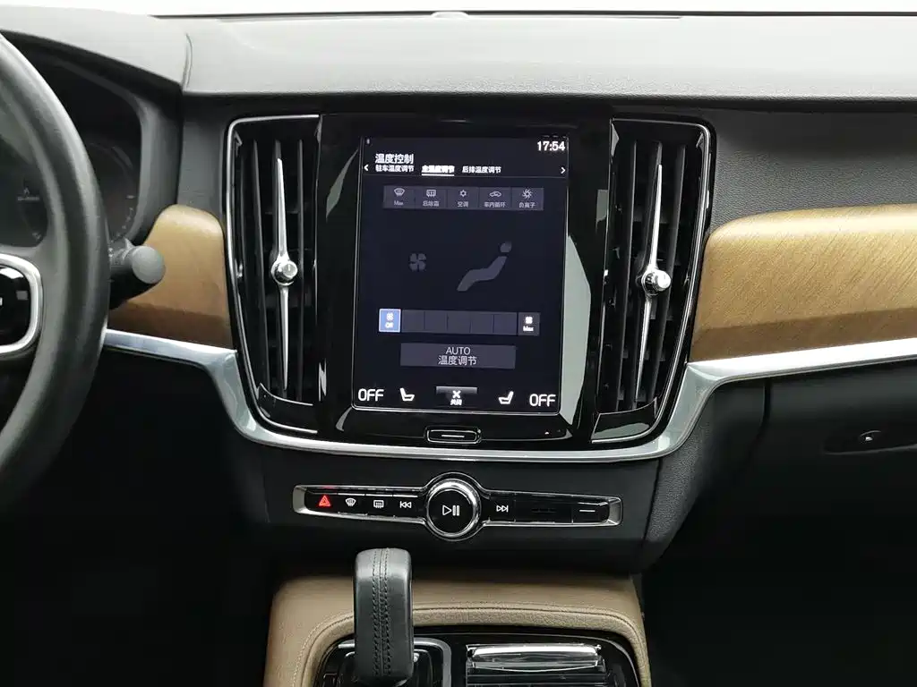 صورة 12 - Volvo S90 Plug-in Hybrid
