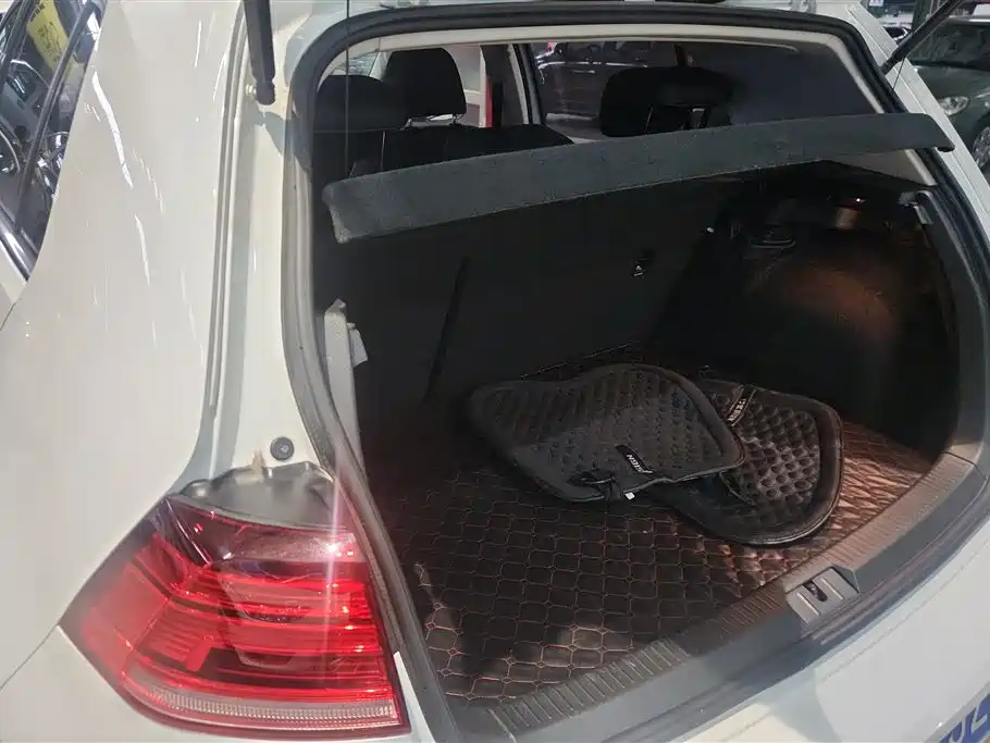 Volkswagen Golf 2020 Beloved Edition 280TSI DSG Comfort фото 4