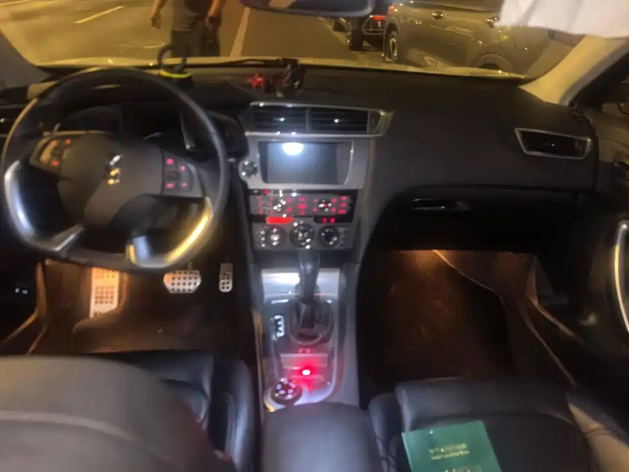 DS 6 2015 2014 1.6T Luxury Edition THP200